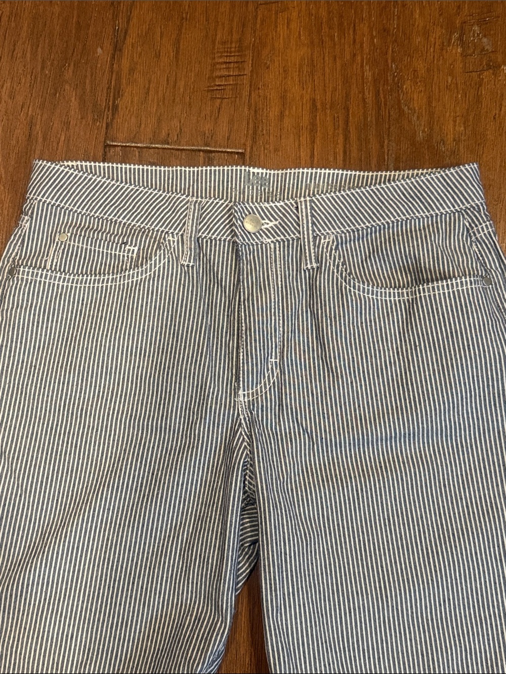Size 8 Lee Midrise Blue and White Striped Cotton Shorts - Picture 5 of 9